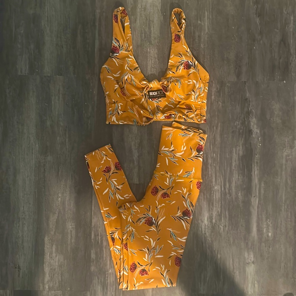 XS Beach Riot Set - EUC 

Only worn 2-3 times 

Hand washed & air dried